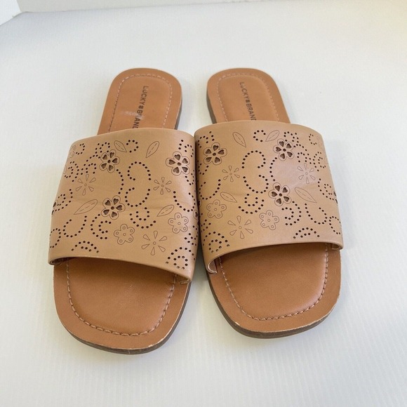 Lucky Brand Slide Sandals Size 10 Laser Cut Floral Tan Shoes Flat Slip On - Picture 2 of 10